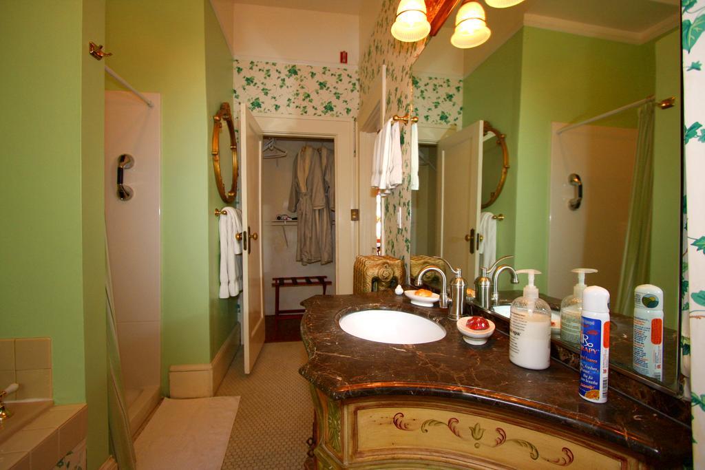 Lion And The Rose Victorian Guest House Portland Esterno foto